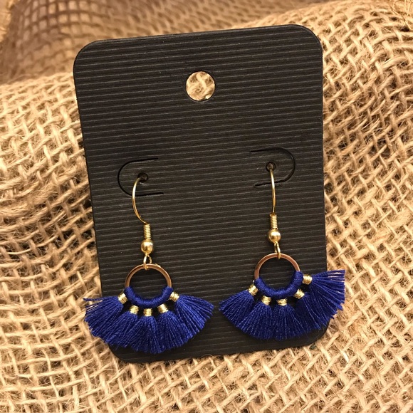 teamaddison Jewelry - 14k Gold Fan Tassel Blue Earrings NEW Boutique